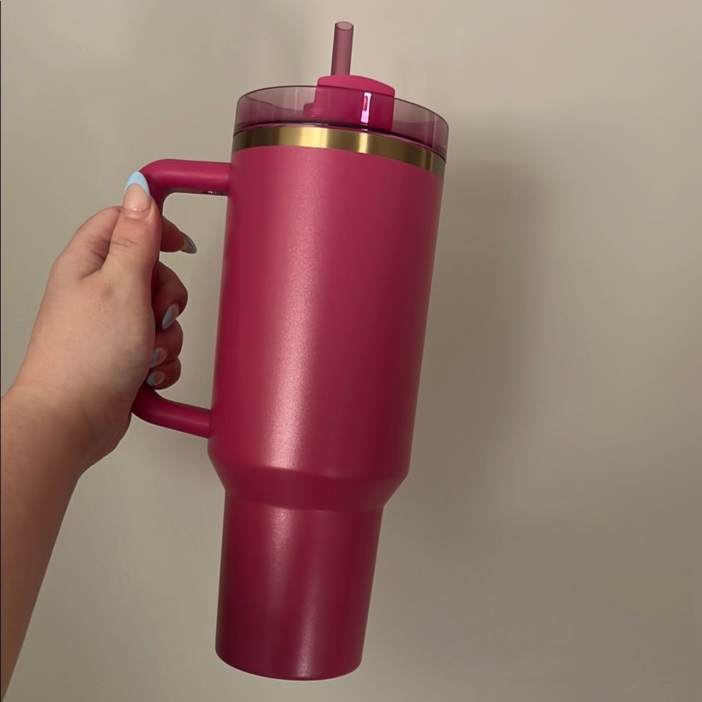 Stanley x Starbucks Limited Edition Winter Berry 40oz Tumbler - Picture 3 of 5